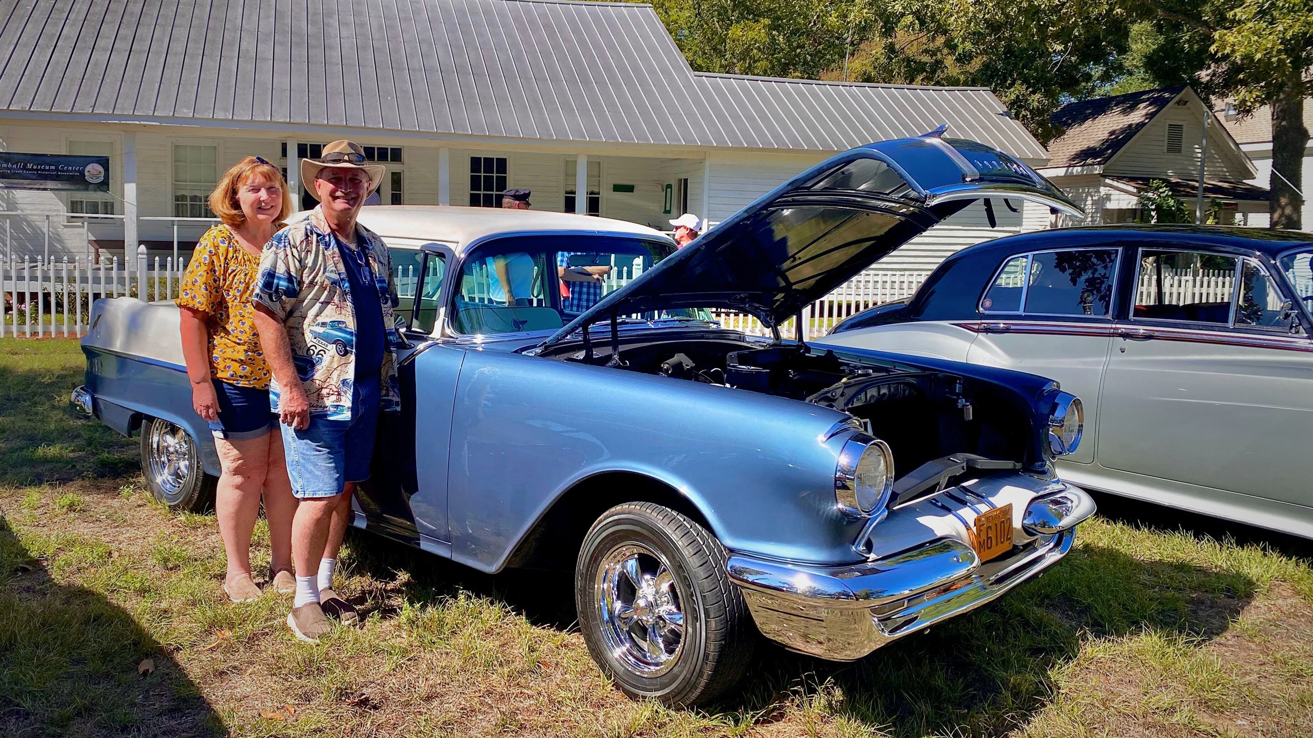 picture of a sky blue 1955 Pontiac Chieftain